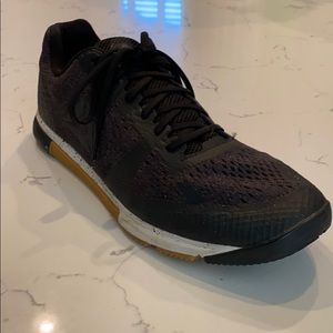 Used Reebok cross trainers